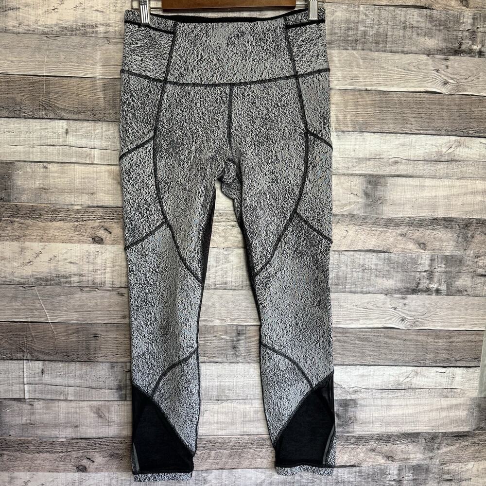 Lululemon Pace Rival Crop Mid Rise Size 8 Spray Jacquard Black White